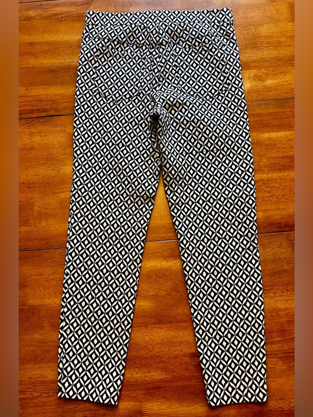Black & White Geometric Skinny Pants - Picture 10 of 11